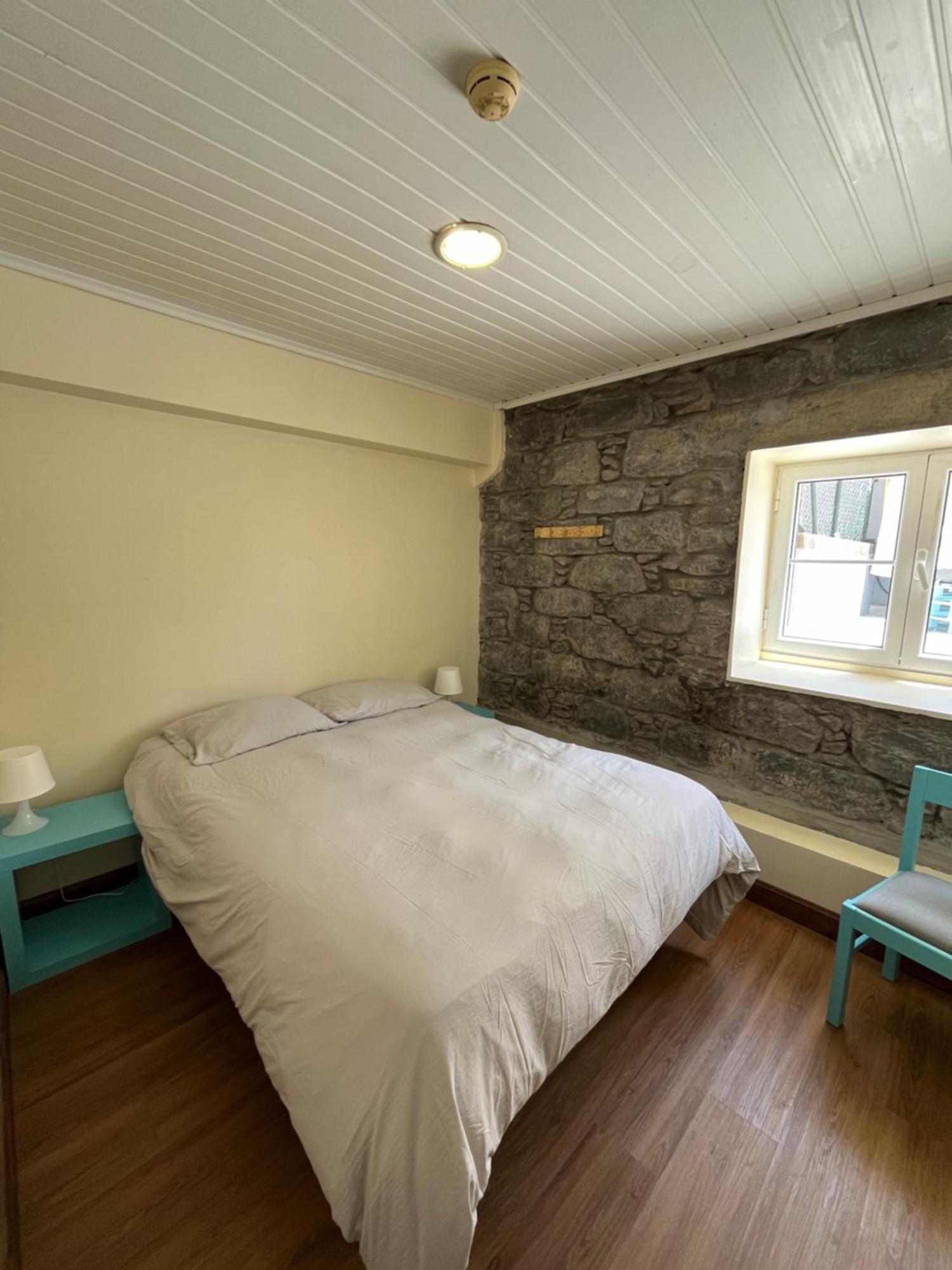 Hostal Lazareto 148 *