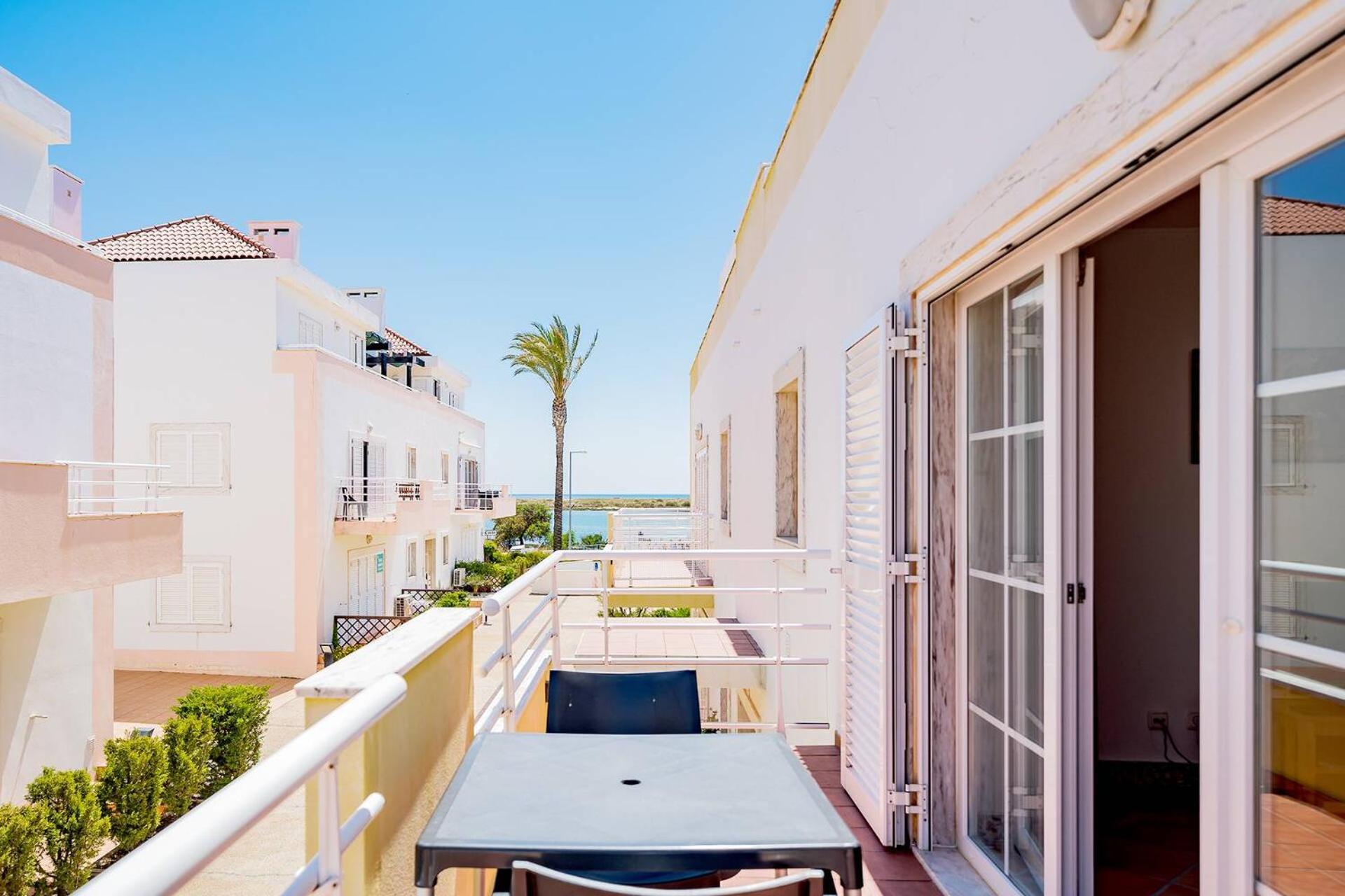 Traditional Seaside Tavira Cabanas De Tavira