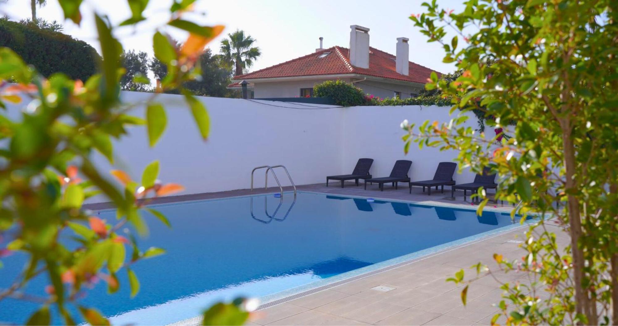 Art 4 Carcavelos Bed & Breakfast *