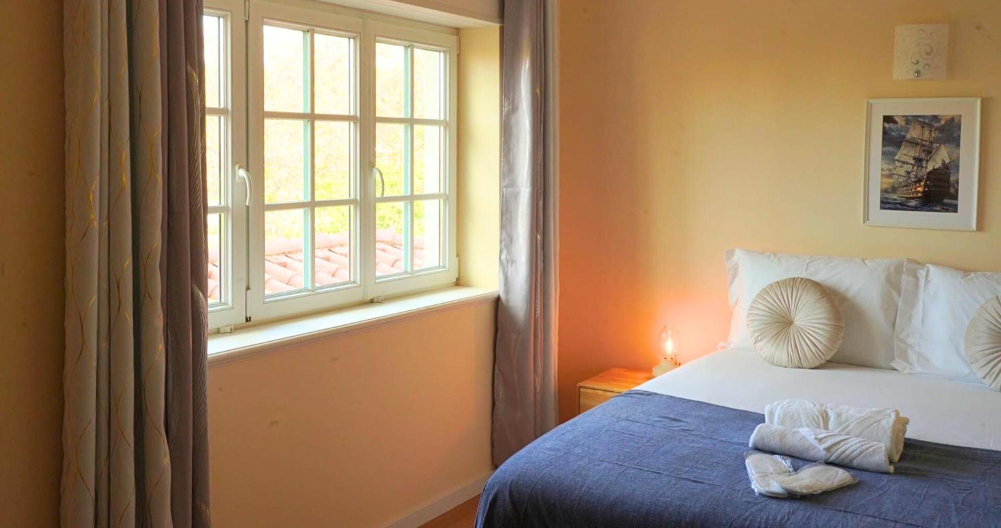 Art 4 Carcavelos Bed & Breakfast *