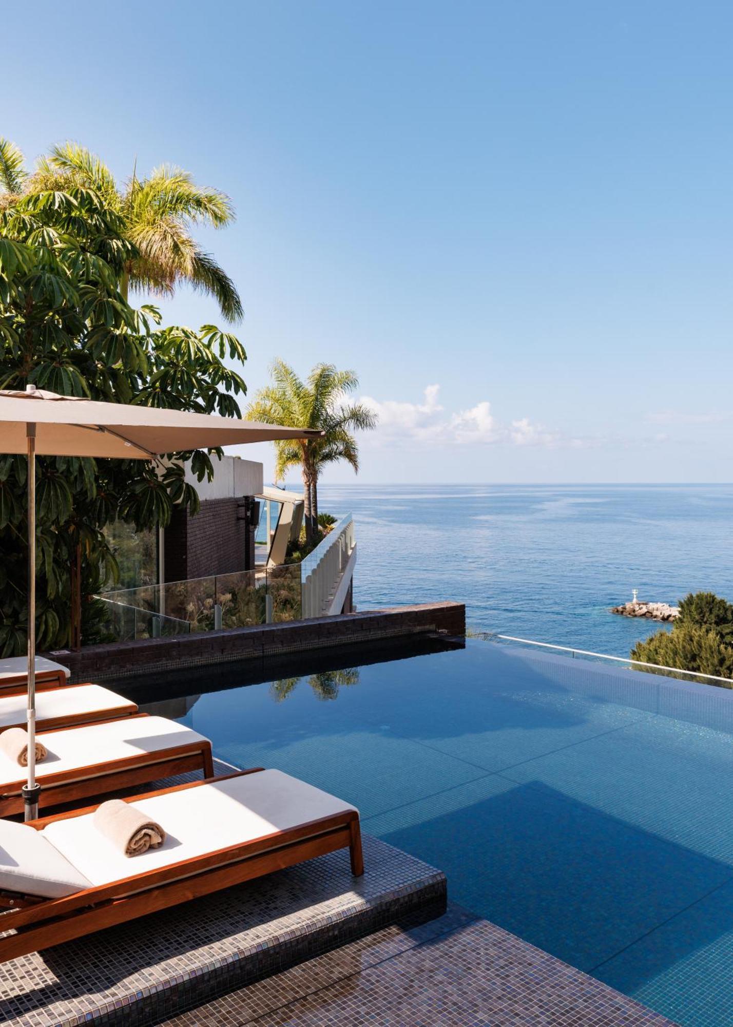 Resort Saccharum - And - Savoy Signature