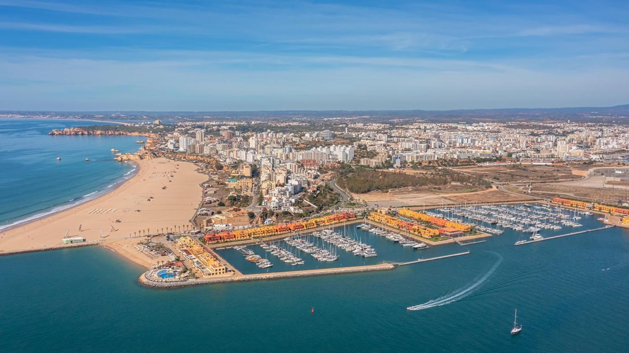 Mcrame Design Sea View, Beachfront, Swimming Pool, 2bdr, 2bar, 6 Pax, Da Rocha Apartment