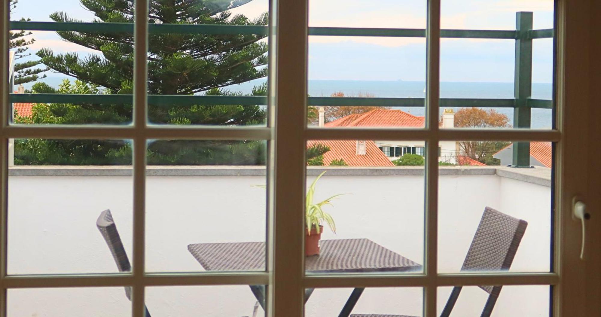 Art 4 Bed & Breakfast Carcavelos (Lisbon)