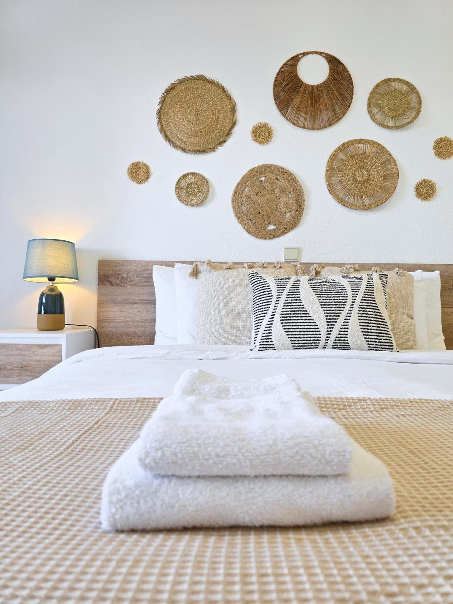Golden Sun - Sunny Balcony, Sea View, Beach, Ac