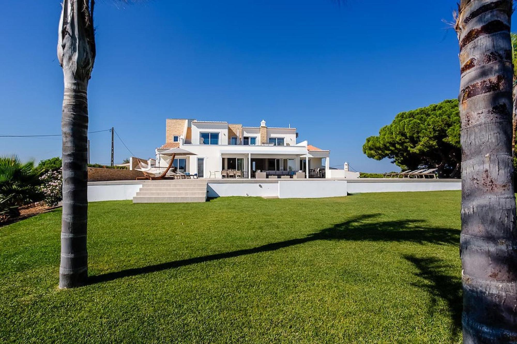 Goldeneye - Luxury 6 Bedroom *