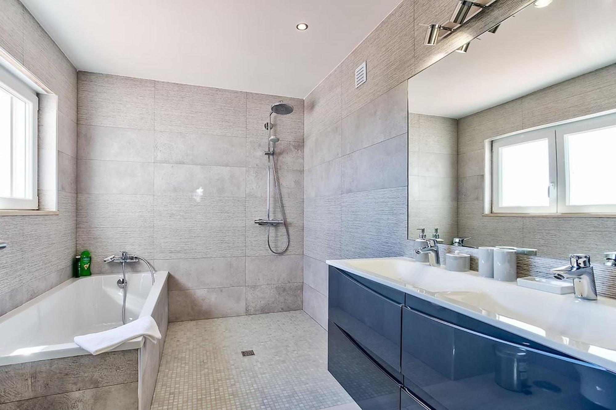 Goldeneye - Luxury 6 Bedroom *
