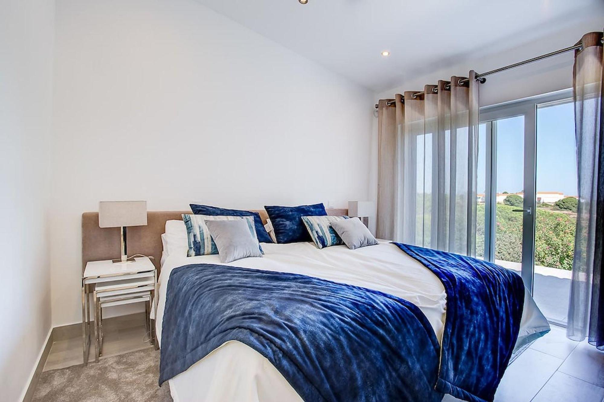 Goldeneye - Luxury 6 Bedroom Villa *