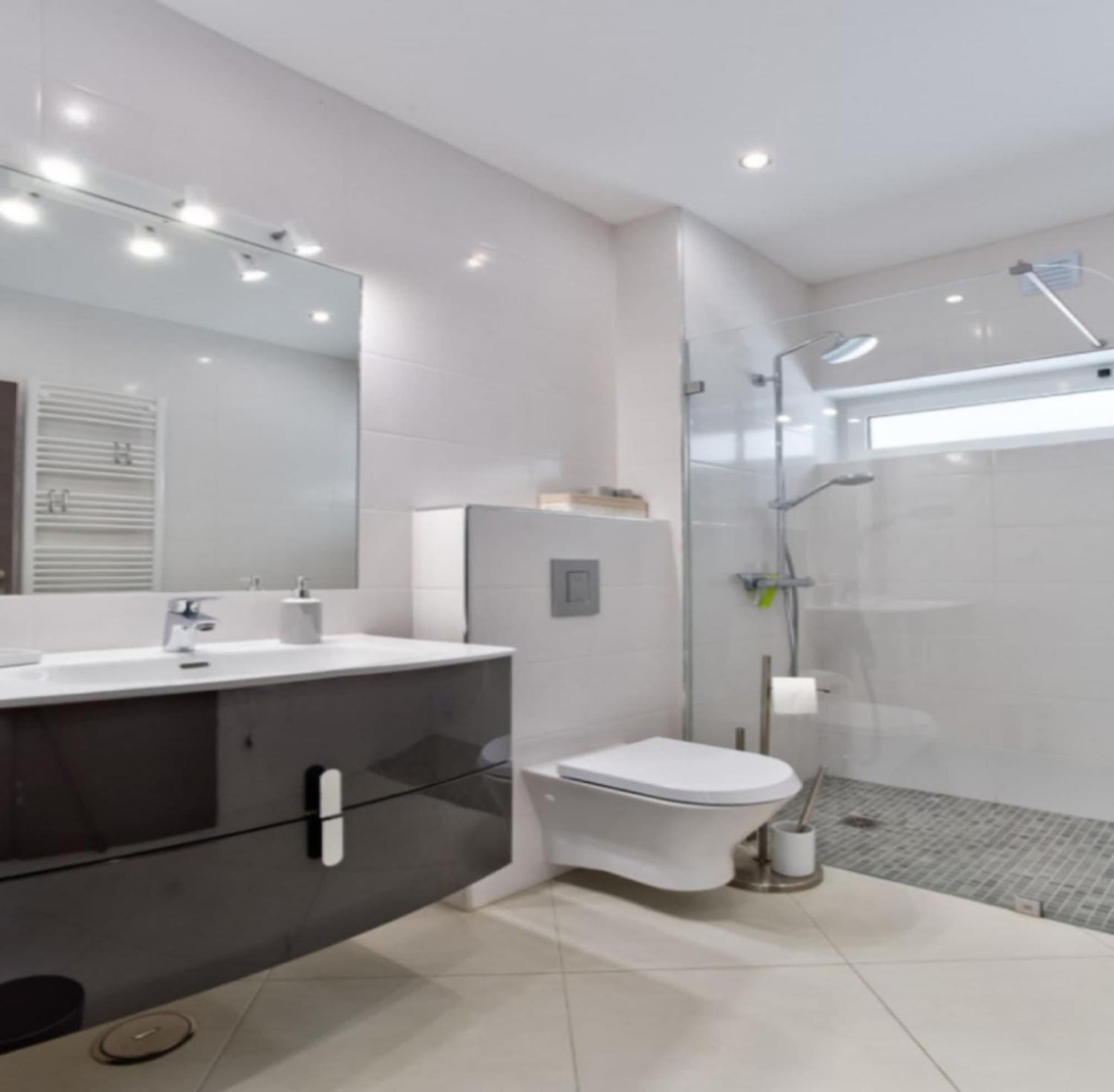 Goldeneye - Luxury 6 Bedroom Villa