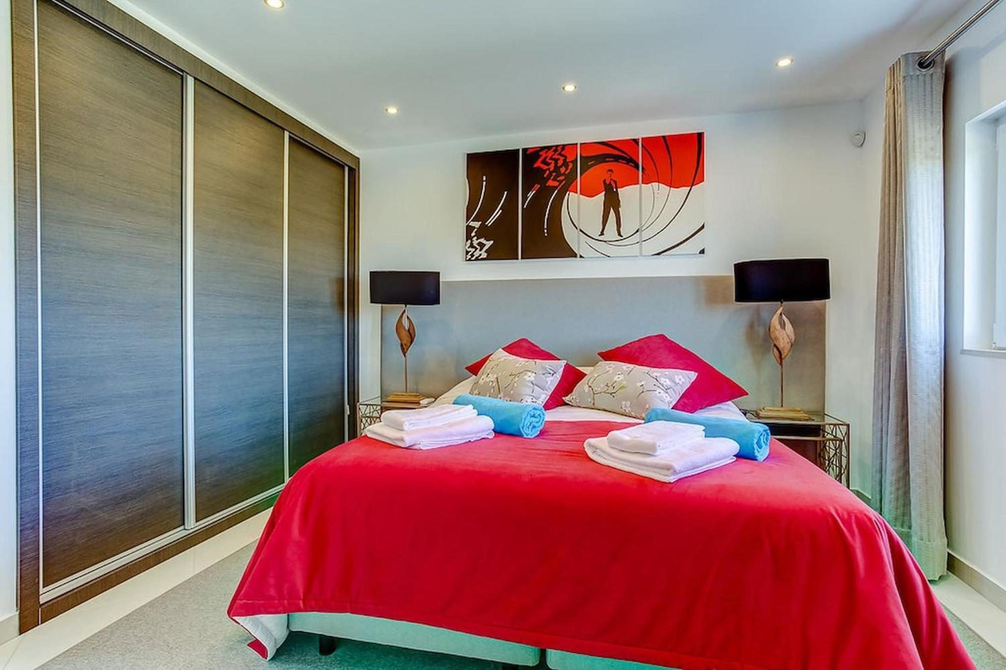 Villa Goldeneye - Luxury 6 Bedroom Lagoa (Algarve)