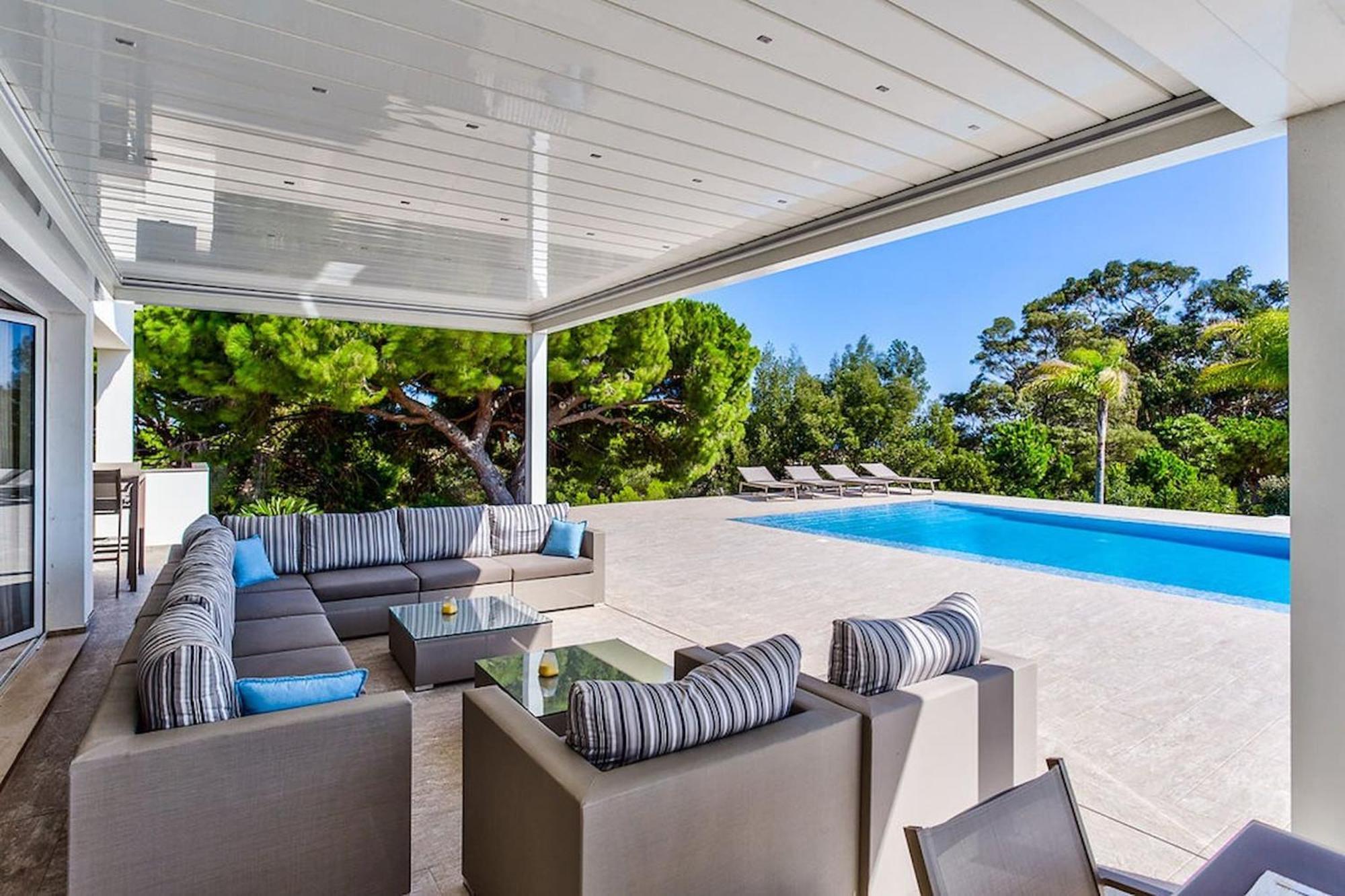 Goldeneye - Luxury 6 Bedroom Villa
