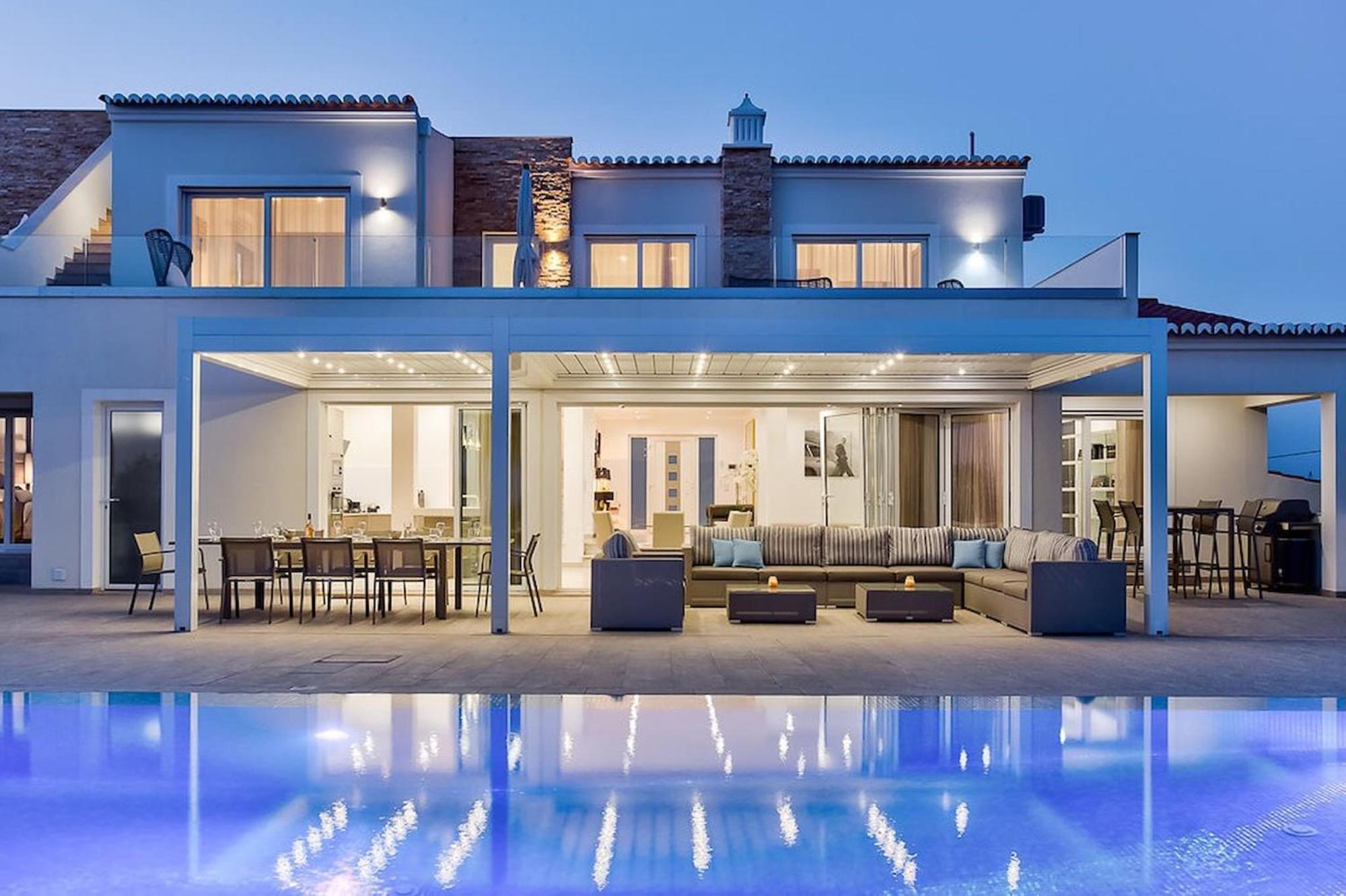 Villa Goldeneye - Luxury 6 Bedroom *
