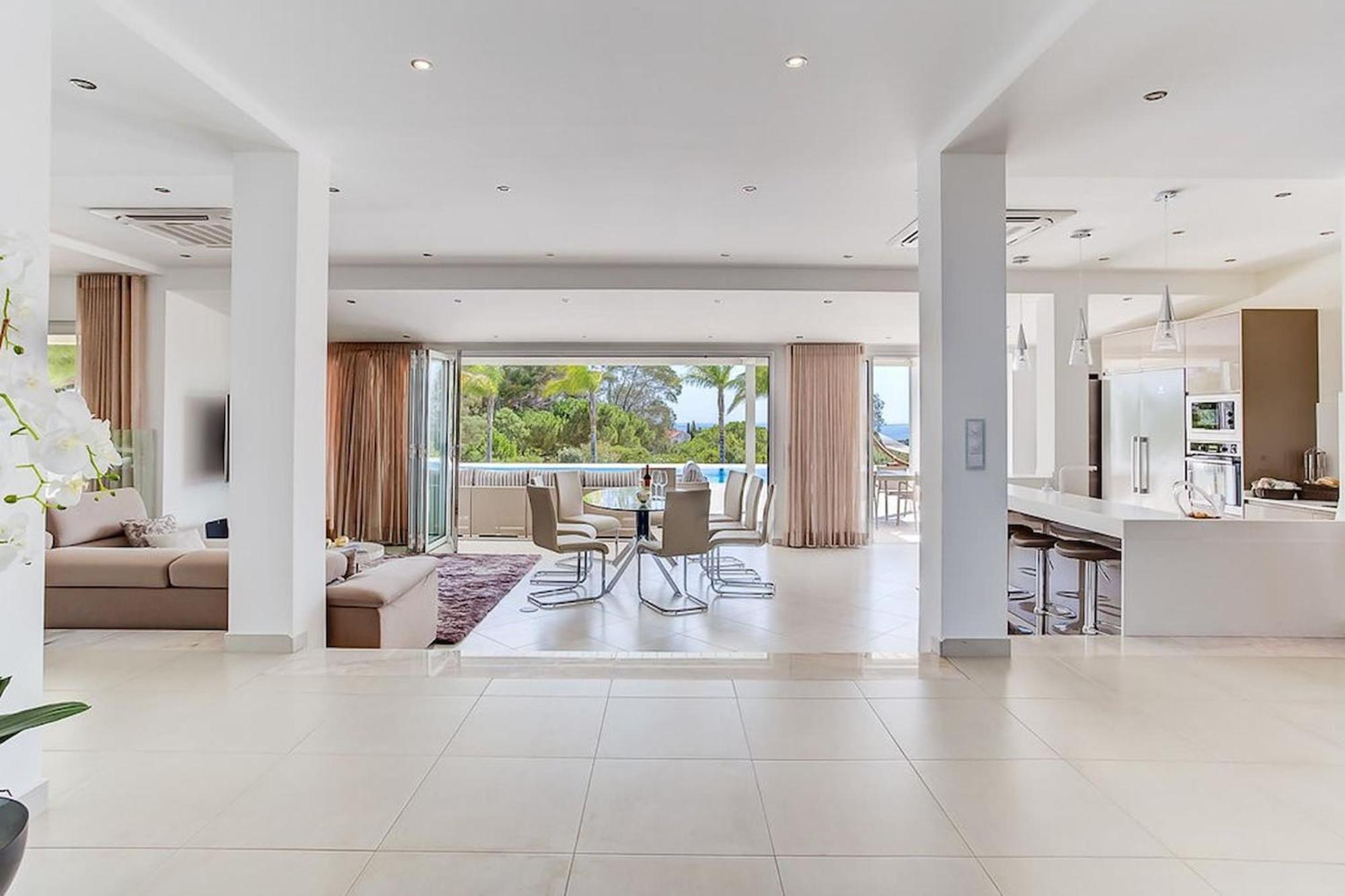 Goldeneye - Luxury 6 Bedroom *