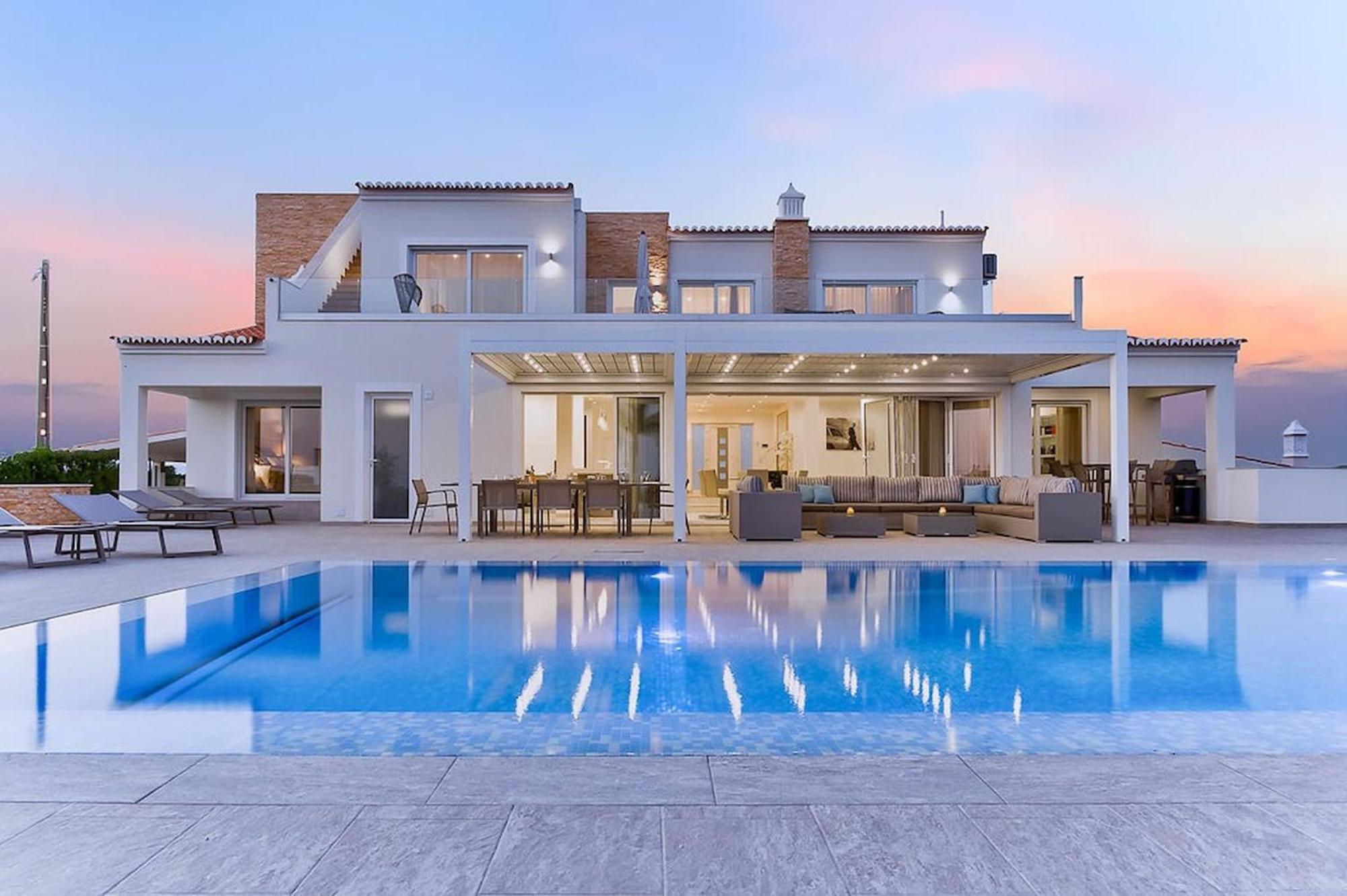 Goldeneye - Luxury 6 Bedroom Villa