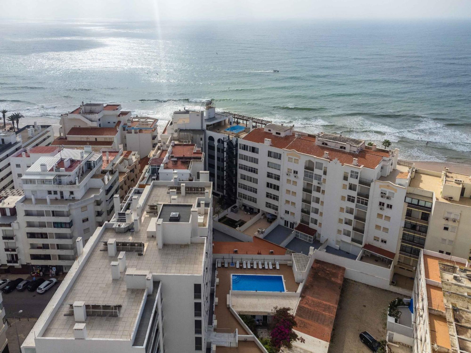 Apartamento Caravelas 2-bedroom With Pool - 50m From The Armacao de Pera