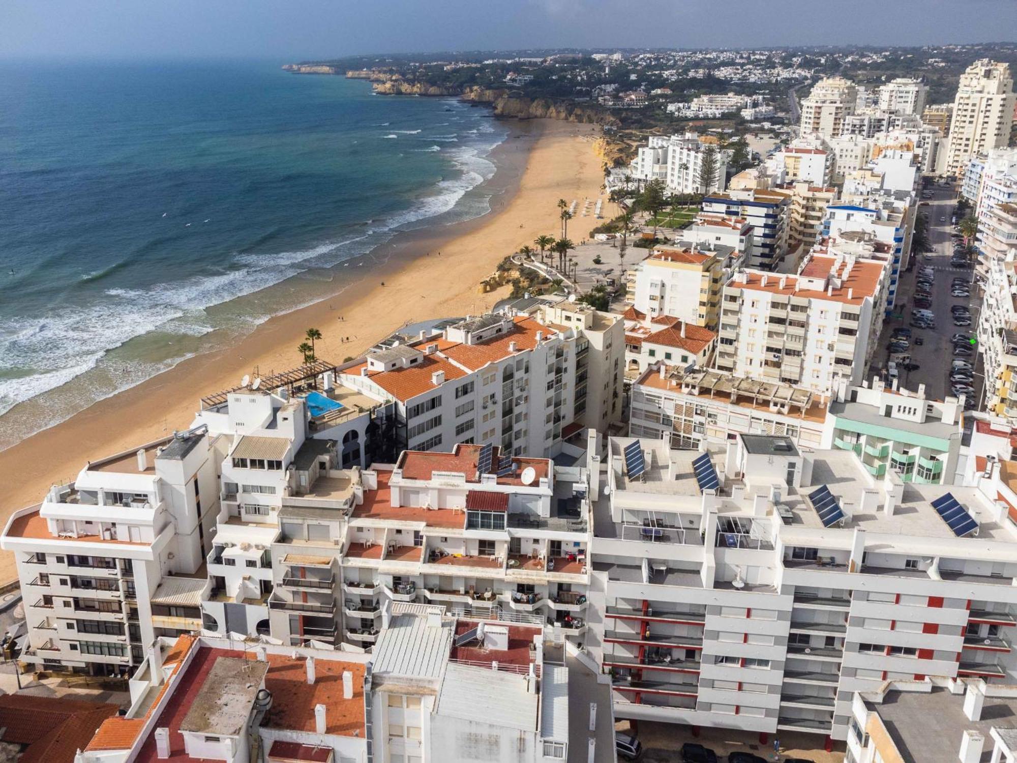 Caravelas 2-bedroom With Pool - 50m From The * Armacao de Pera