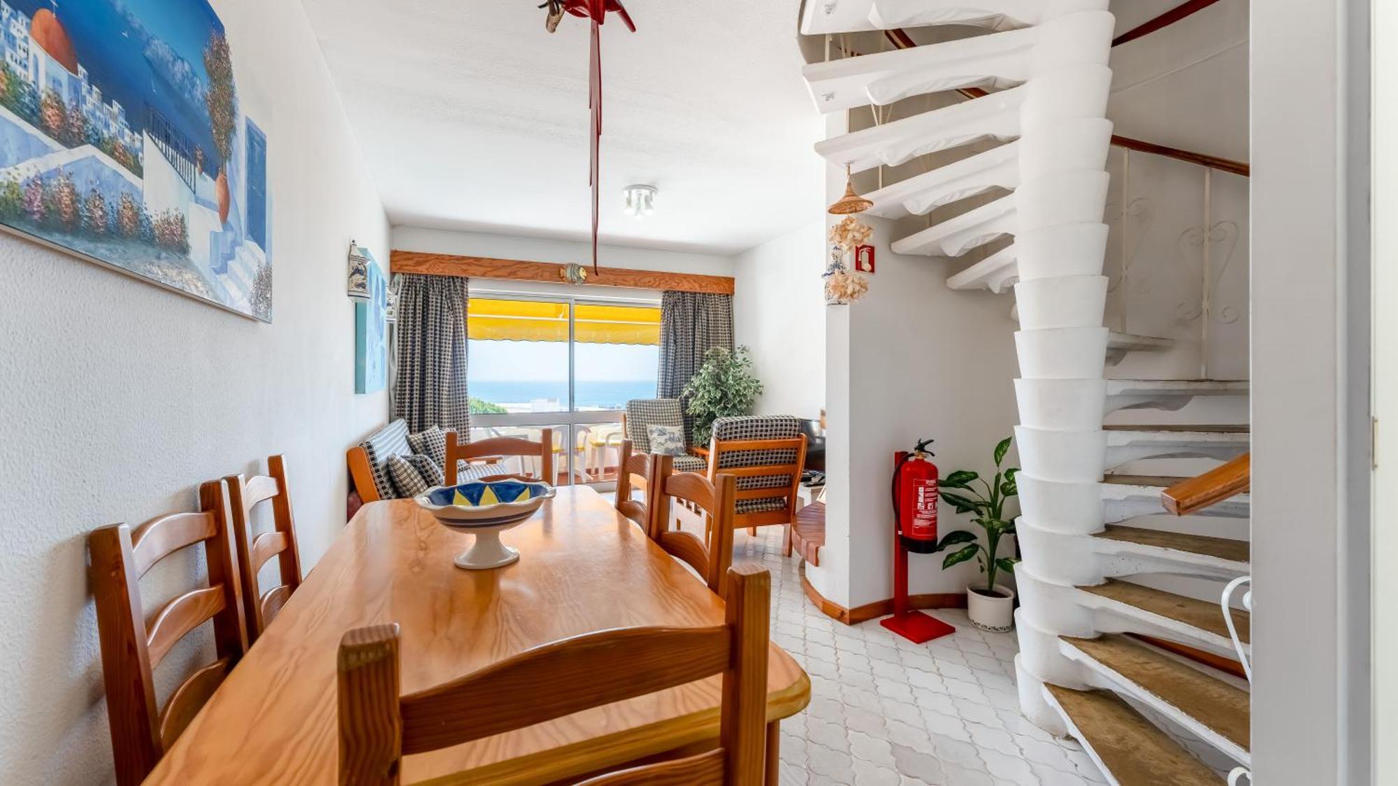 Typical T2 In W/ Balcony By Lovelystay *