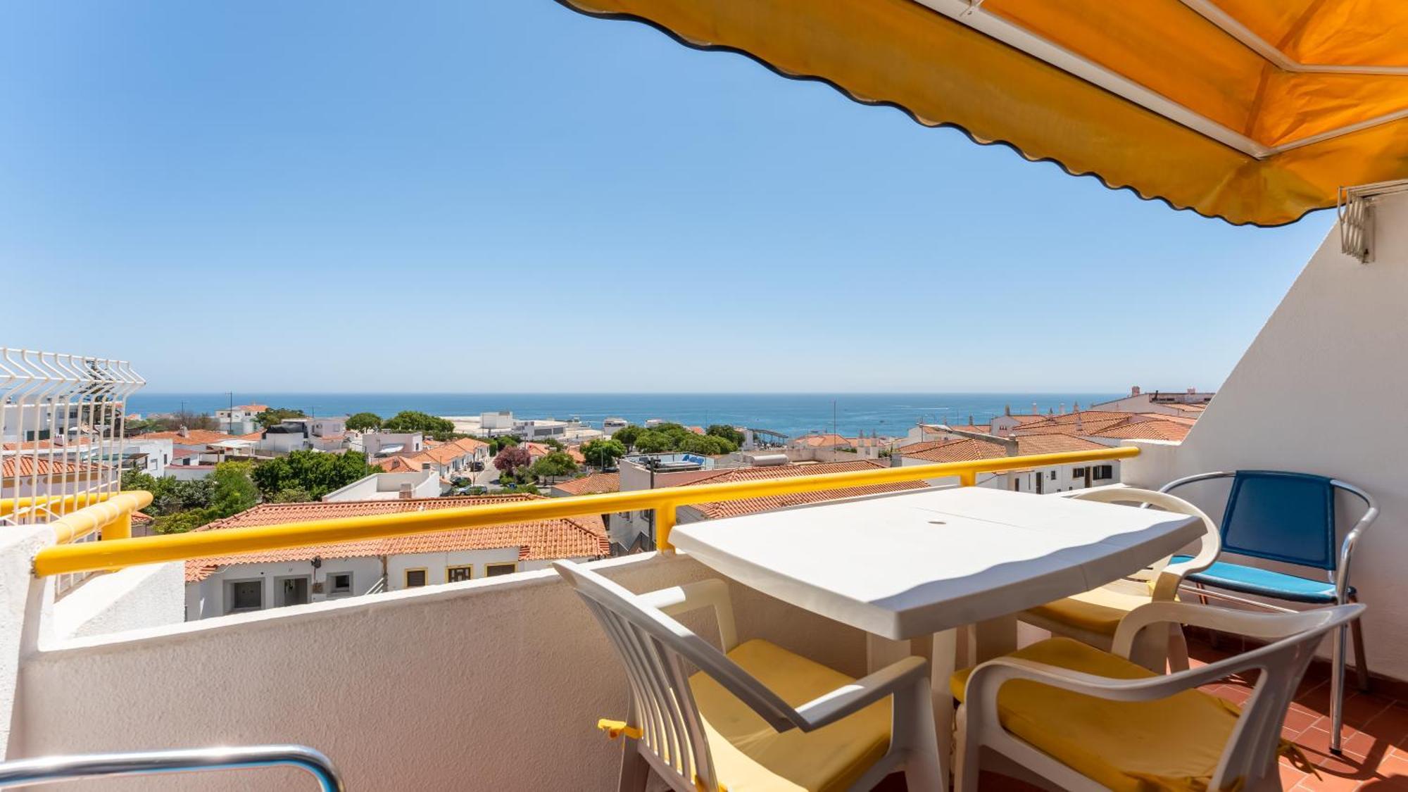 Typical T2 In W/ Balcony By Lovelystay *