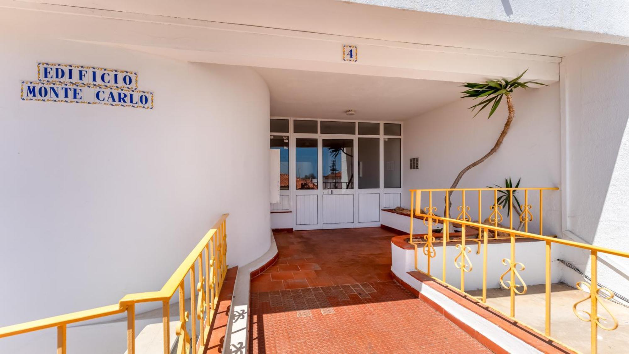 Typical T2 In W/ Balcony By Lovelystay *