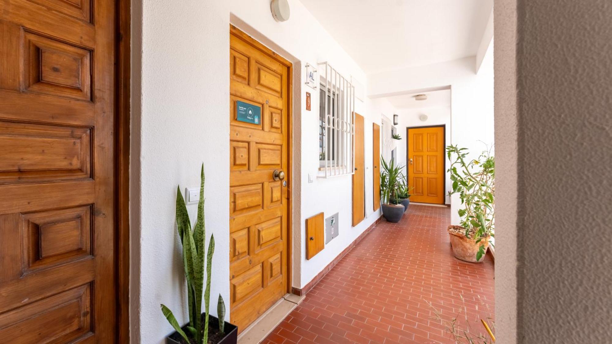 Apartment Typical T2 In W/ Balcony By Lovelystay
