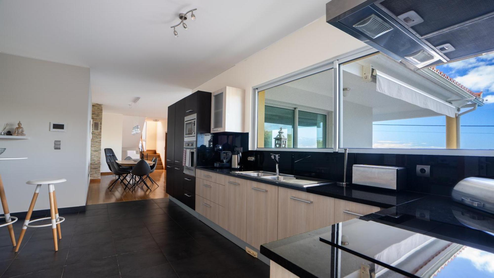 Villa Estrela Do Mar - By Lovelystay - Lovely, Sun Filled *