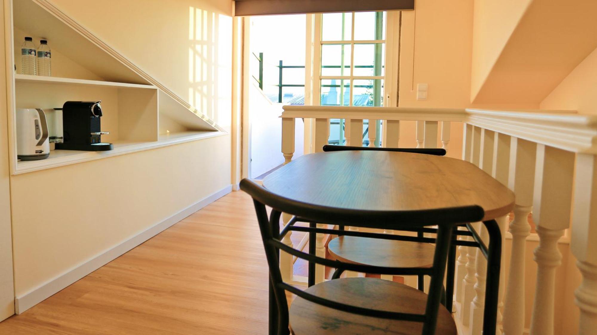 Art 4 Bed & Breakfast Carcavelos (Lisbon)