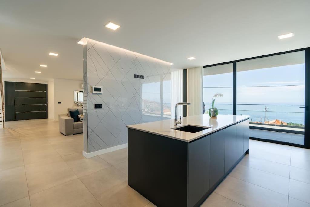Lunarenzo Seaview, Pool, Ac, Parking