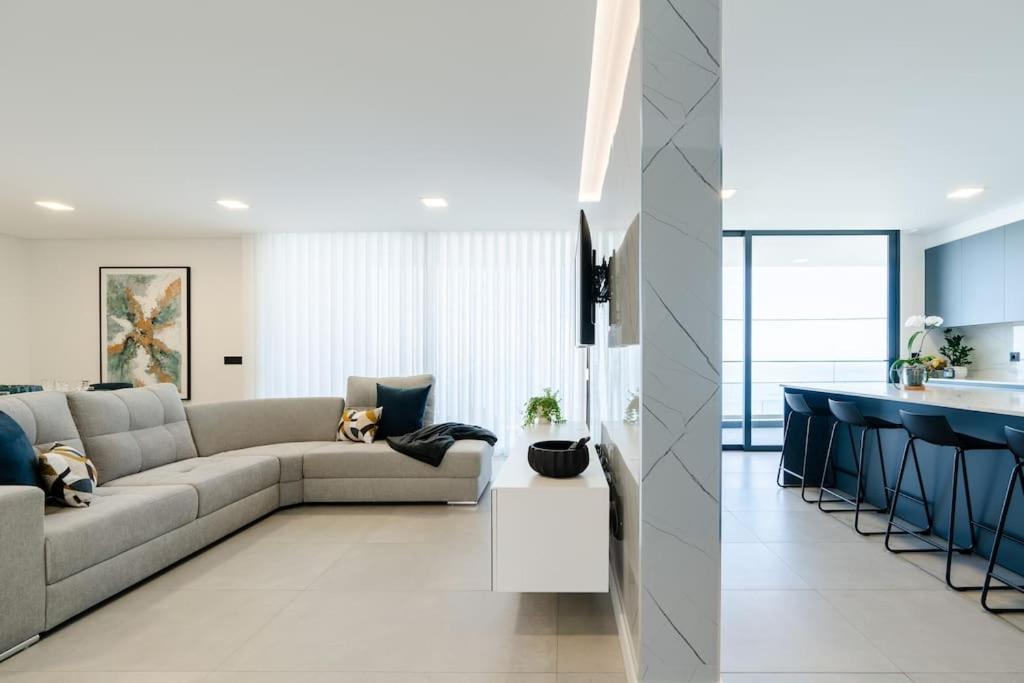 Lunarenzo Seaview, Pool, Ac, Parking