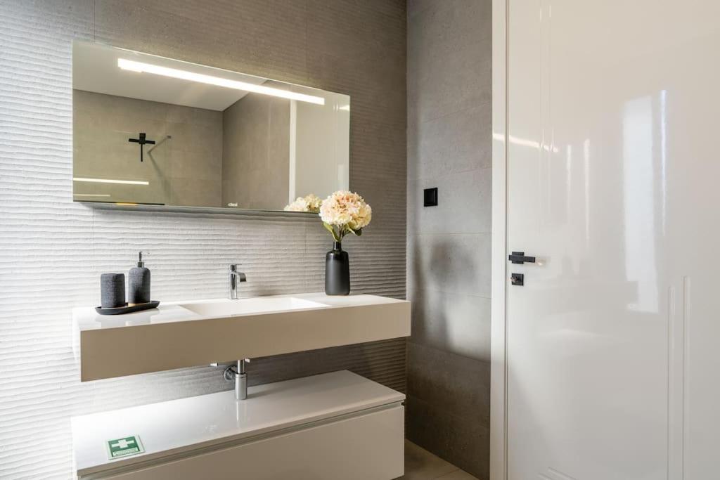 Lunarenzo Seaview, Pool, Ac, Parking *