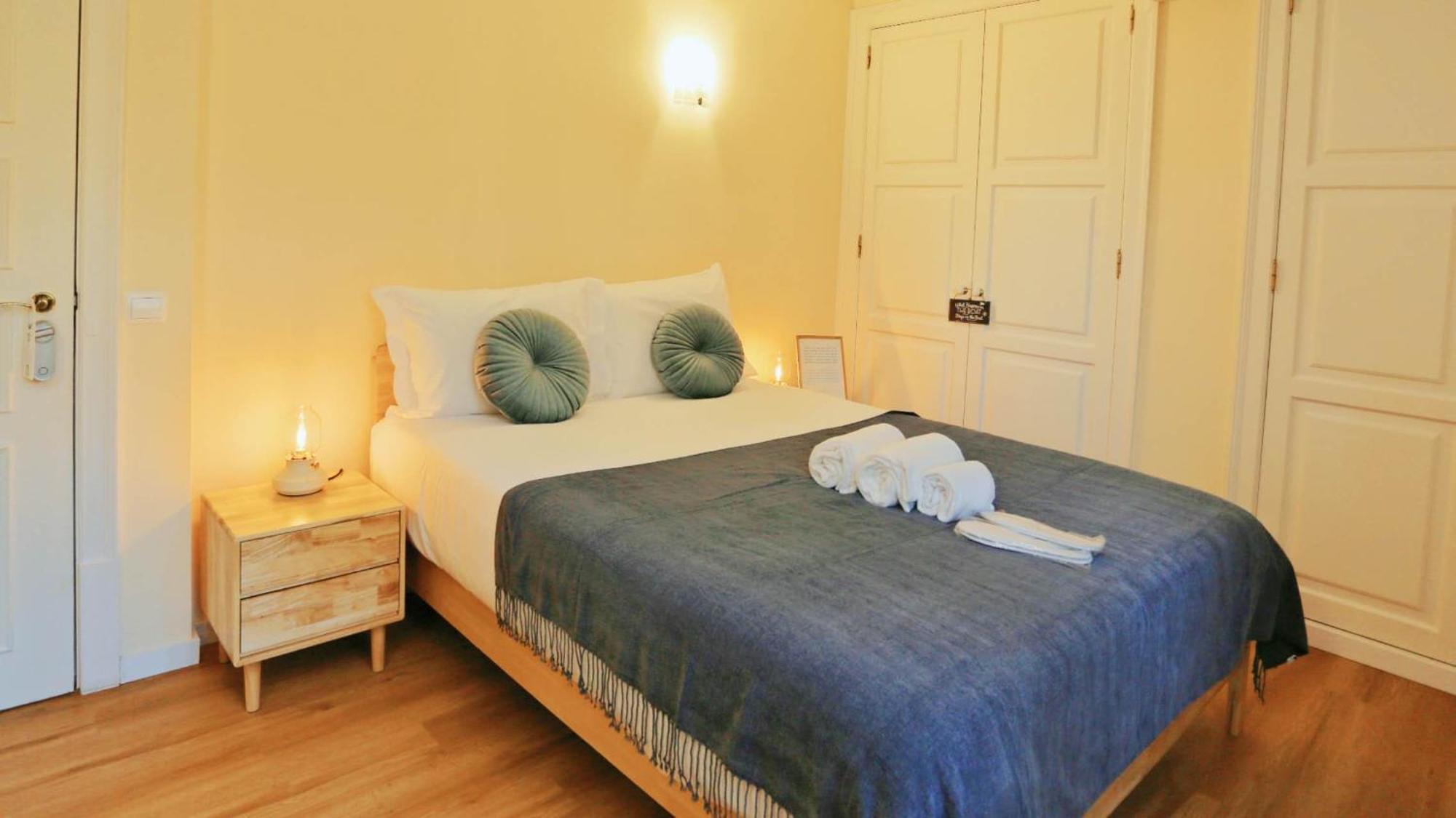 Bed & Breakfast Art 4 *