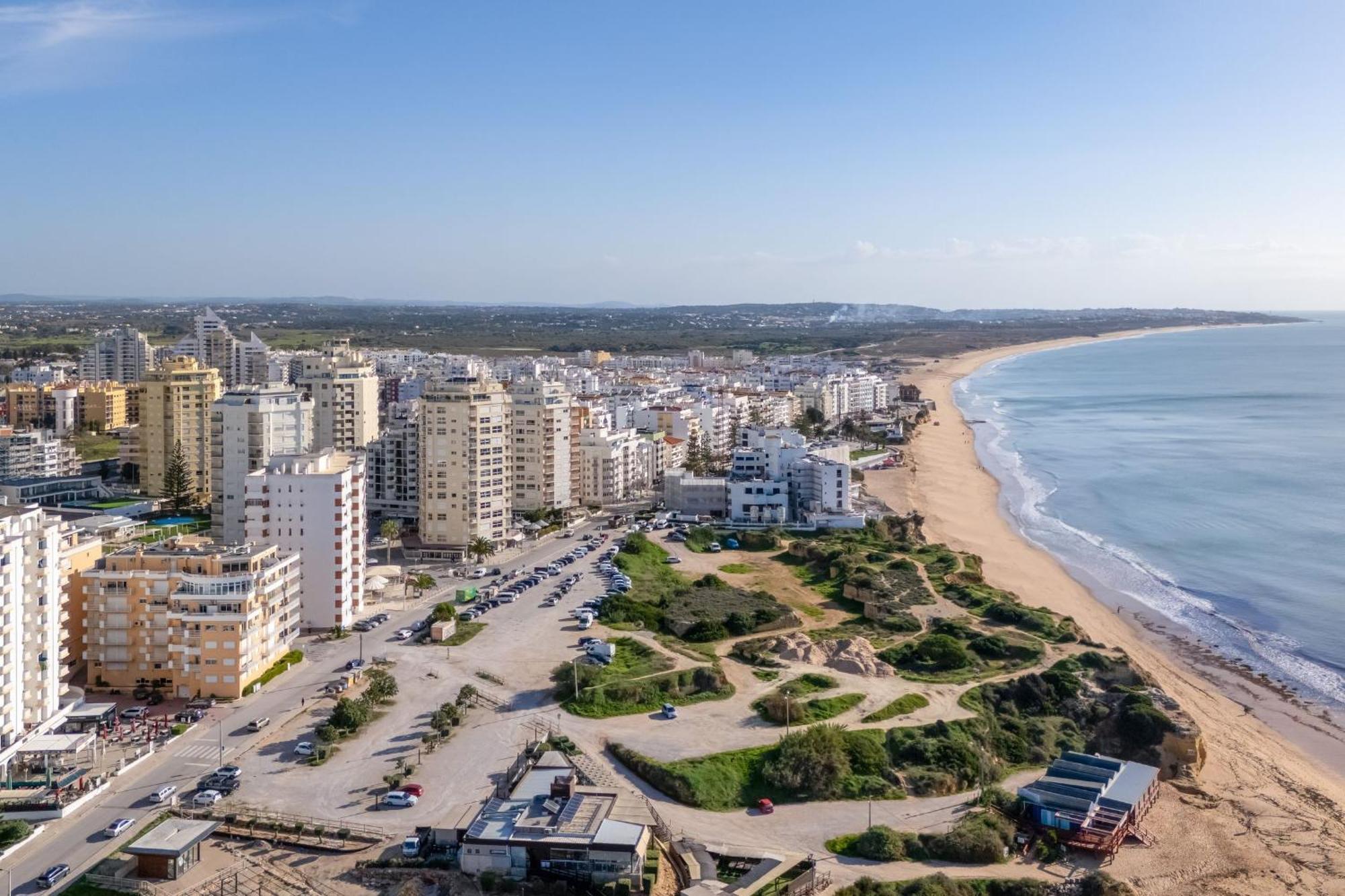 Ocean View 2 Bdr Flat With Balcony By Lovelystay