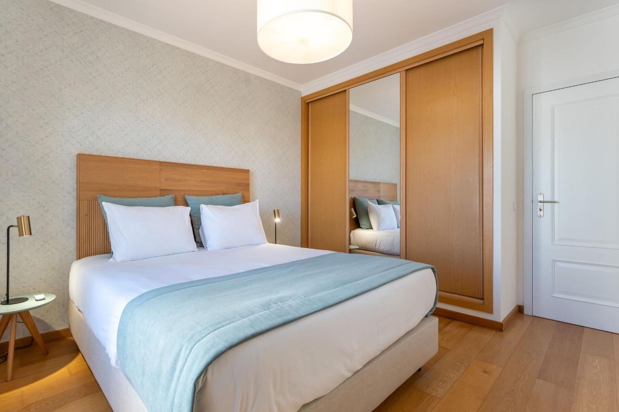 Apartment Ocean View 2 Bdr Flat With Balcony By Lovelystay