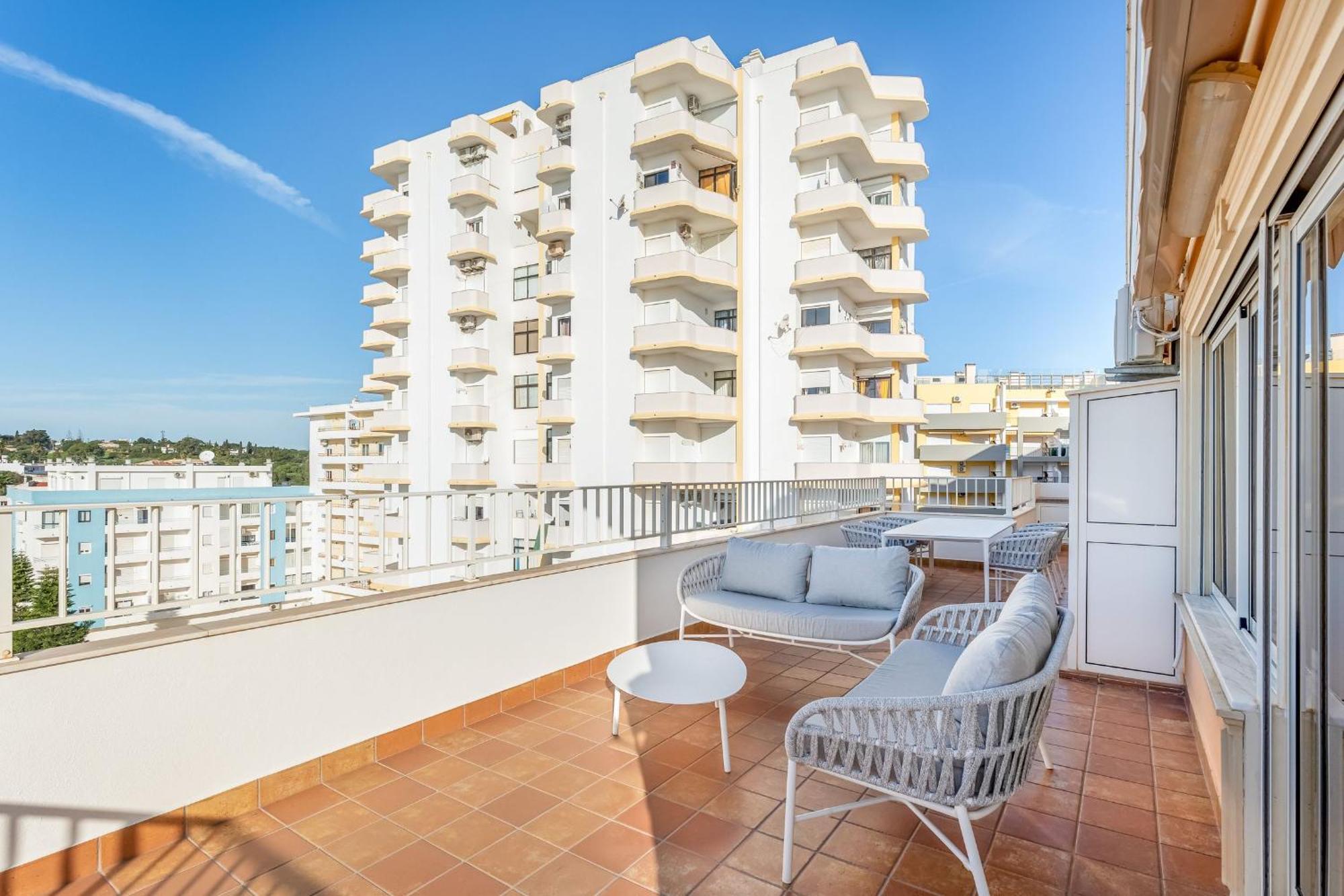 Ocean View 2 Bdr Flat With Balcony By Lovelystay Apartment