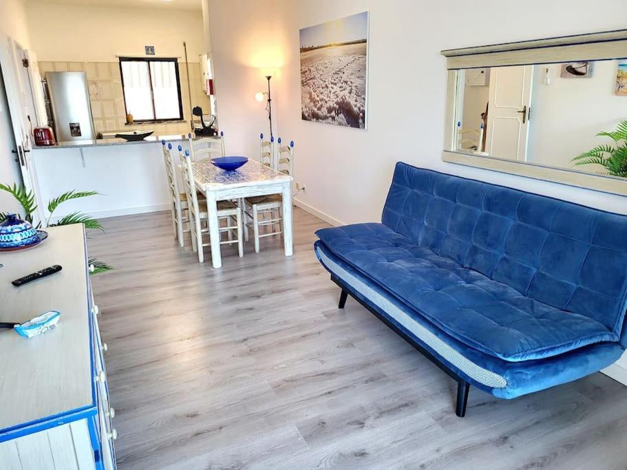 Apartment 4 *