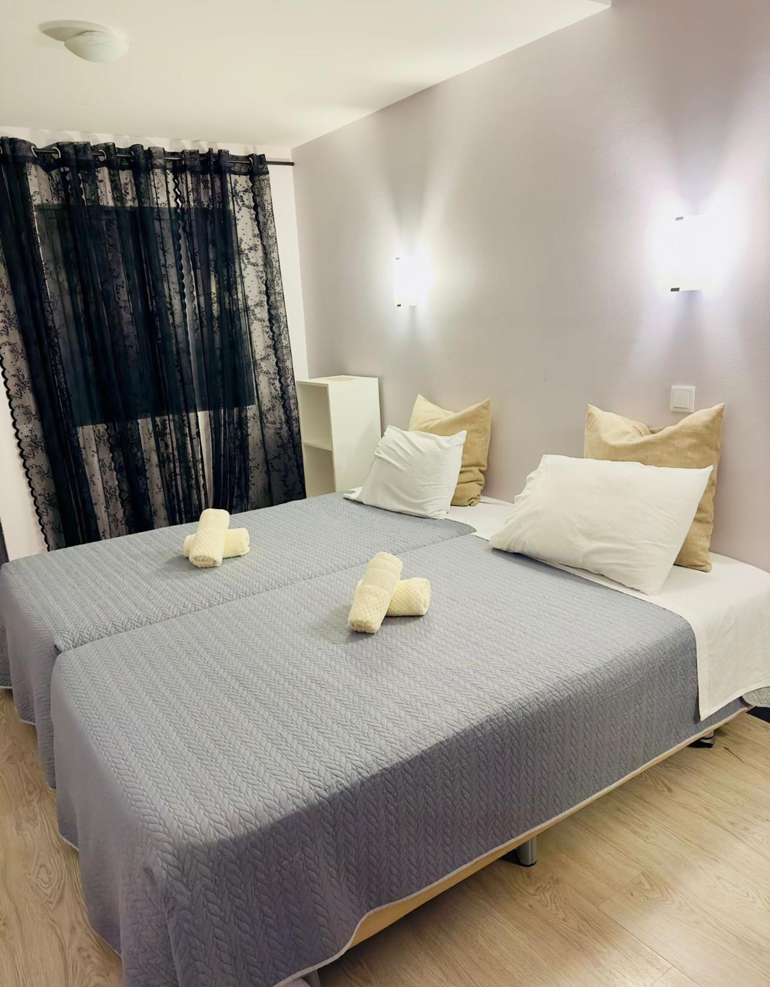 - Funchal Apartahotel *