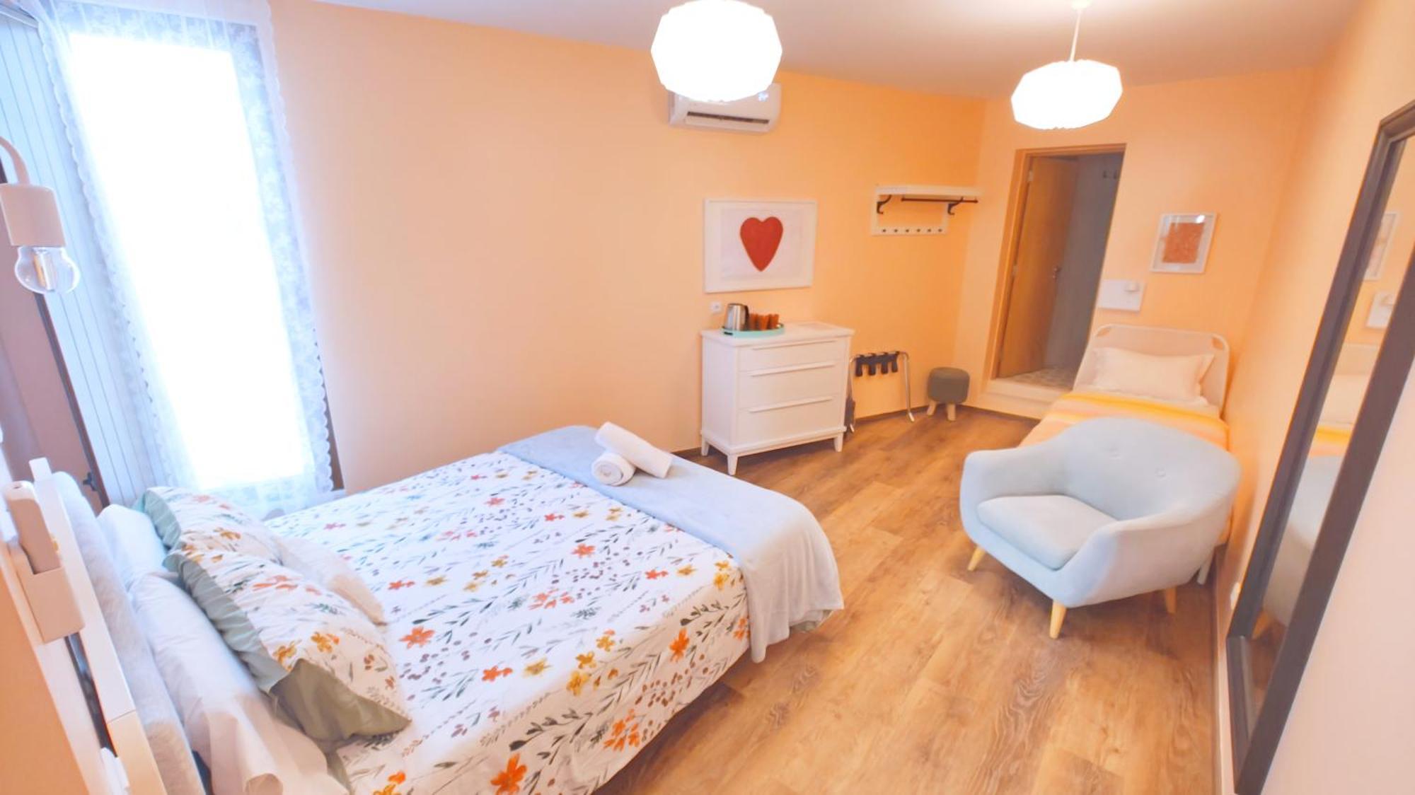 Sunlight House Hostel *