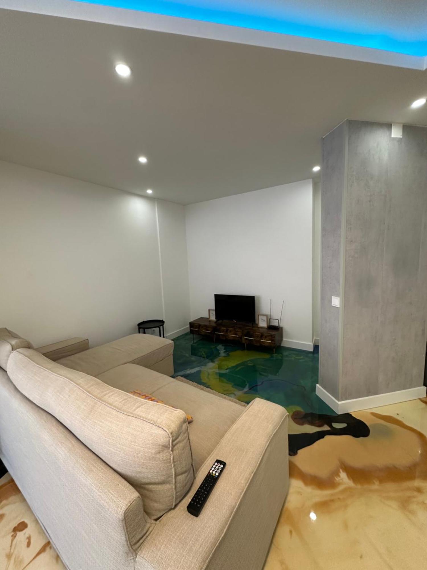 Sea View & 4 Minutes Walk To The Apartment