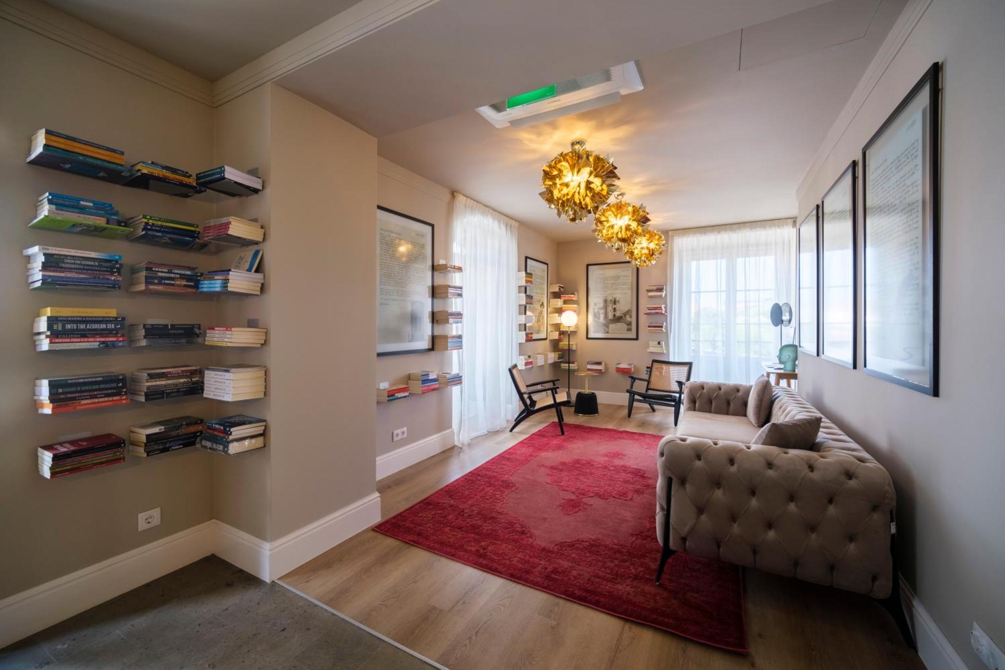 Hotel Azores Book