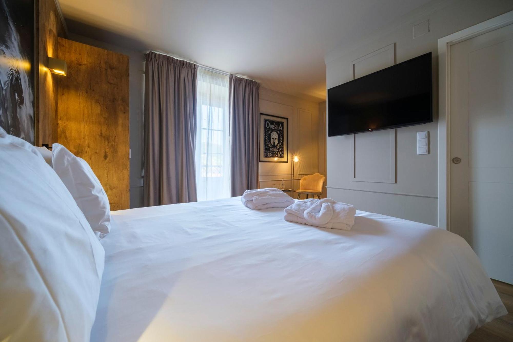Hotel Azores Book