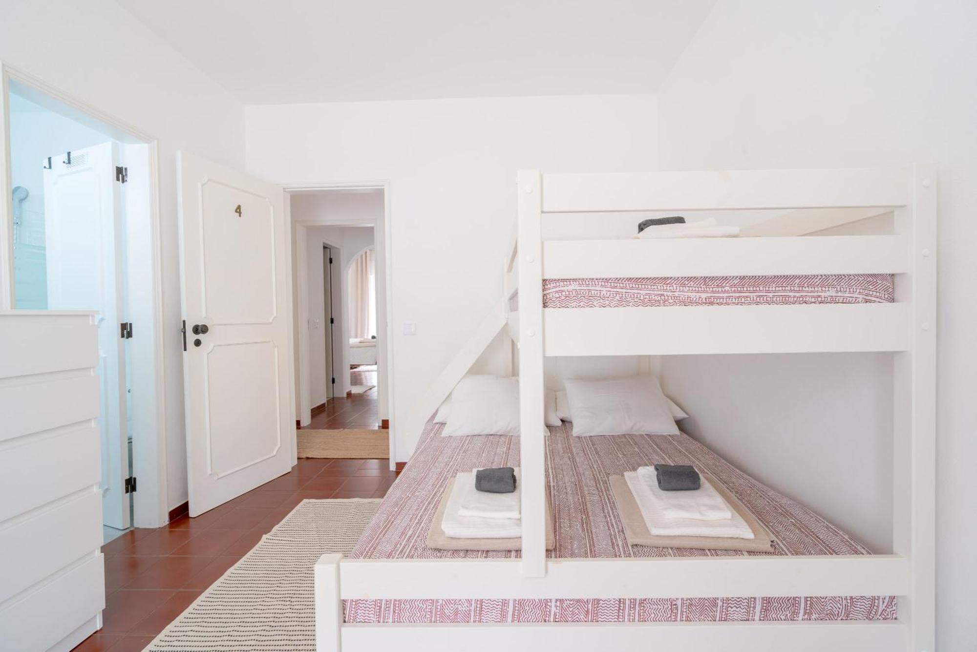 5 Bedroom House In Luz, Lagos
