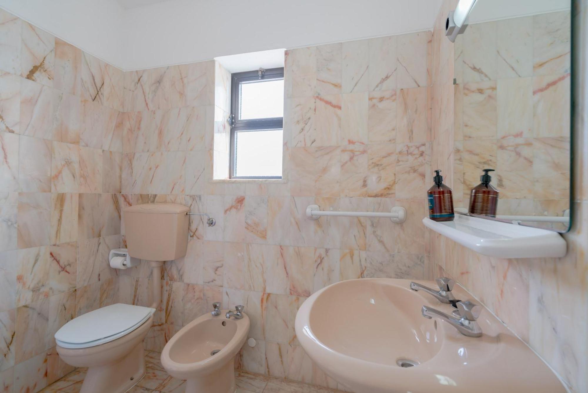 5 Bedroom House In Luz, Lagos Luz
