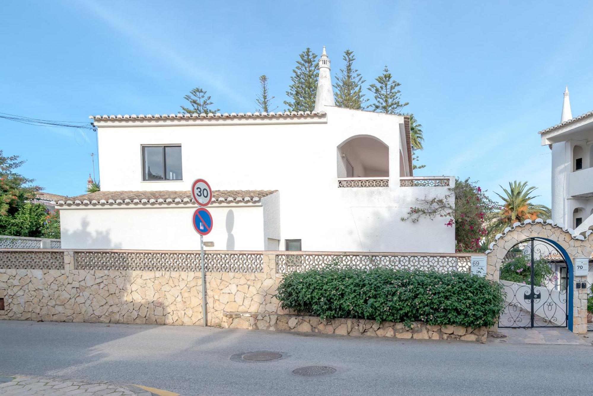 5 Bedroom House In Luz, Lagos