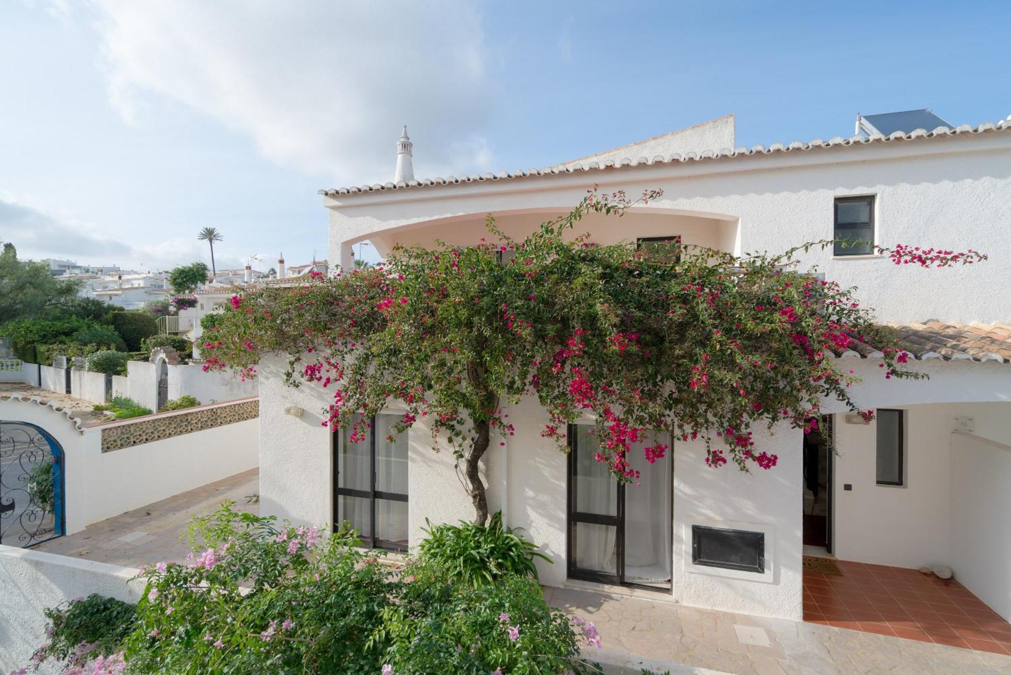 Vakantiehuis 5 Bedroom House In Luz, Lagos *