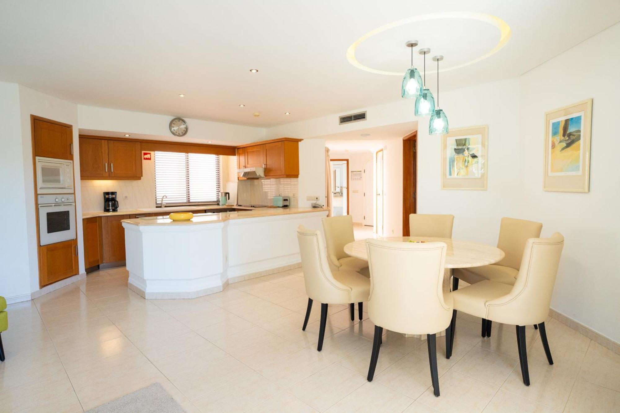 Four Seasons 4*