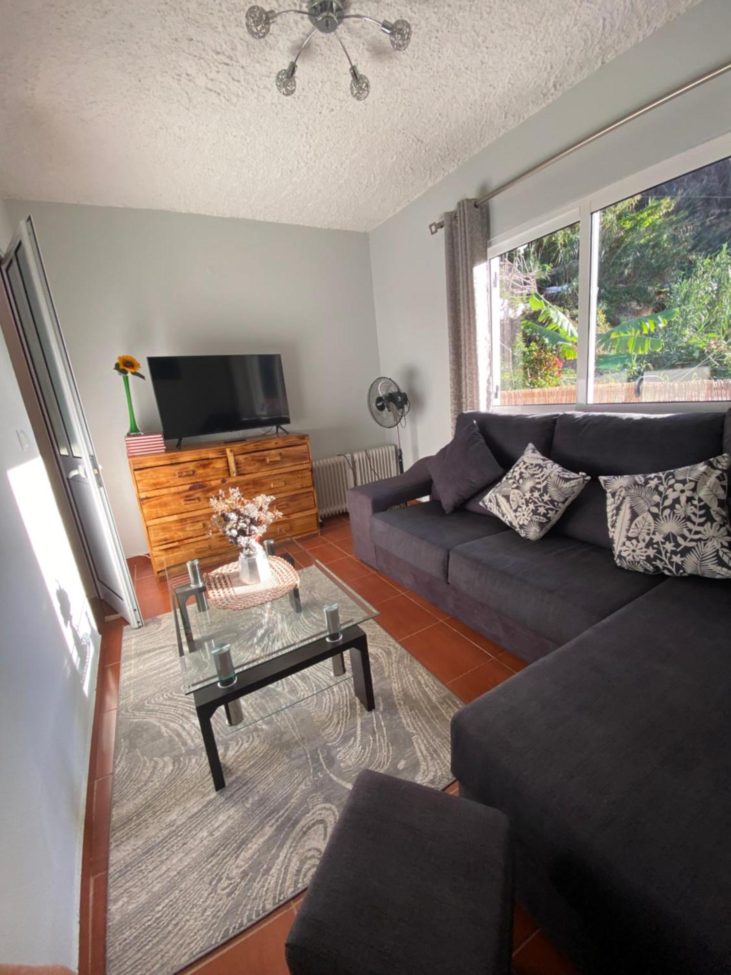 2 Bed , Sea View, 10 Minutes Walk To The Ribeira Brava