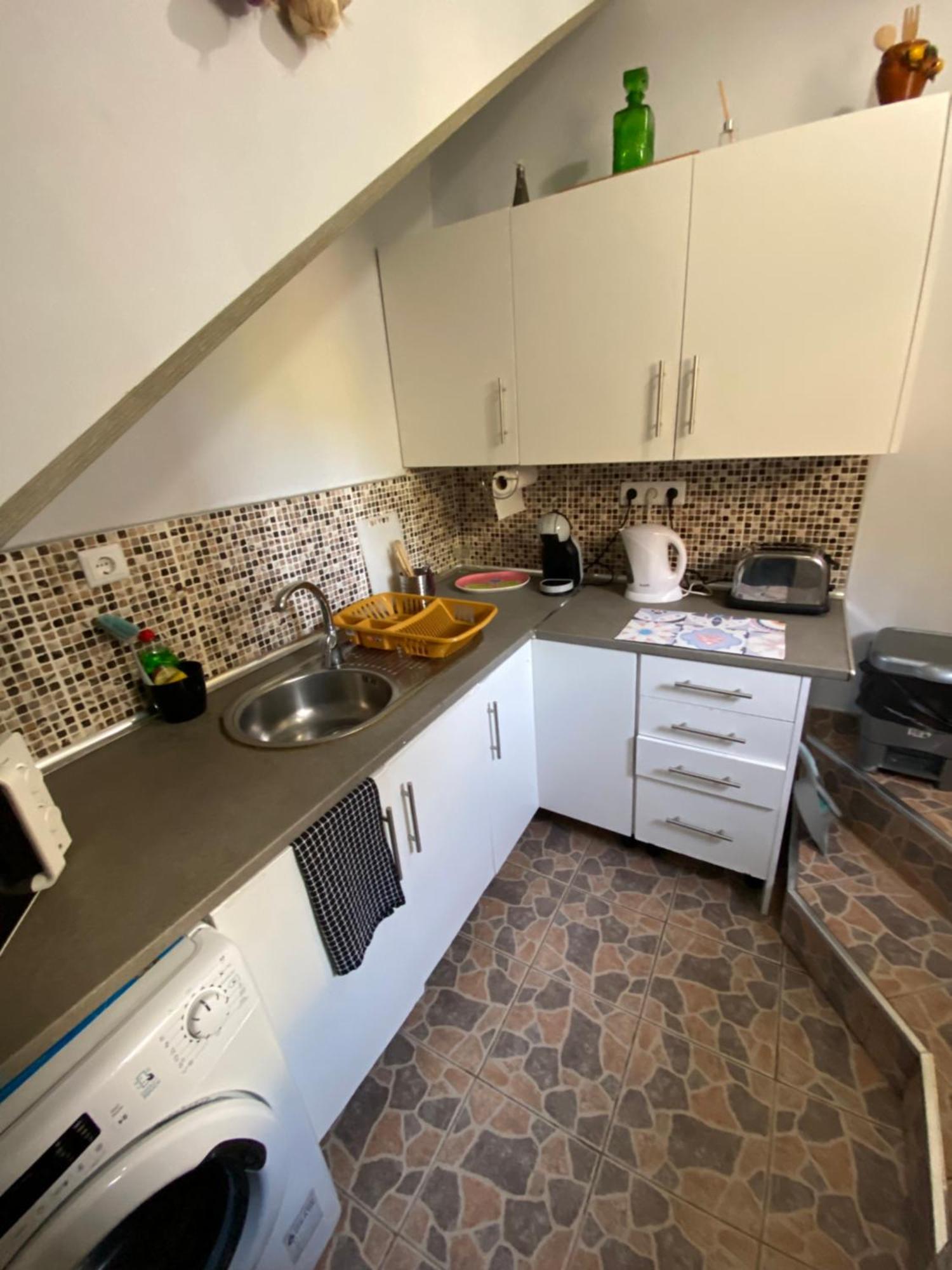 2 Bed , Sea View, 10 Minutes Walk To The Apartamento