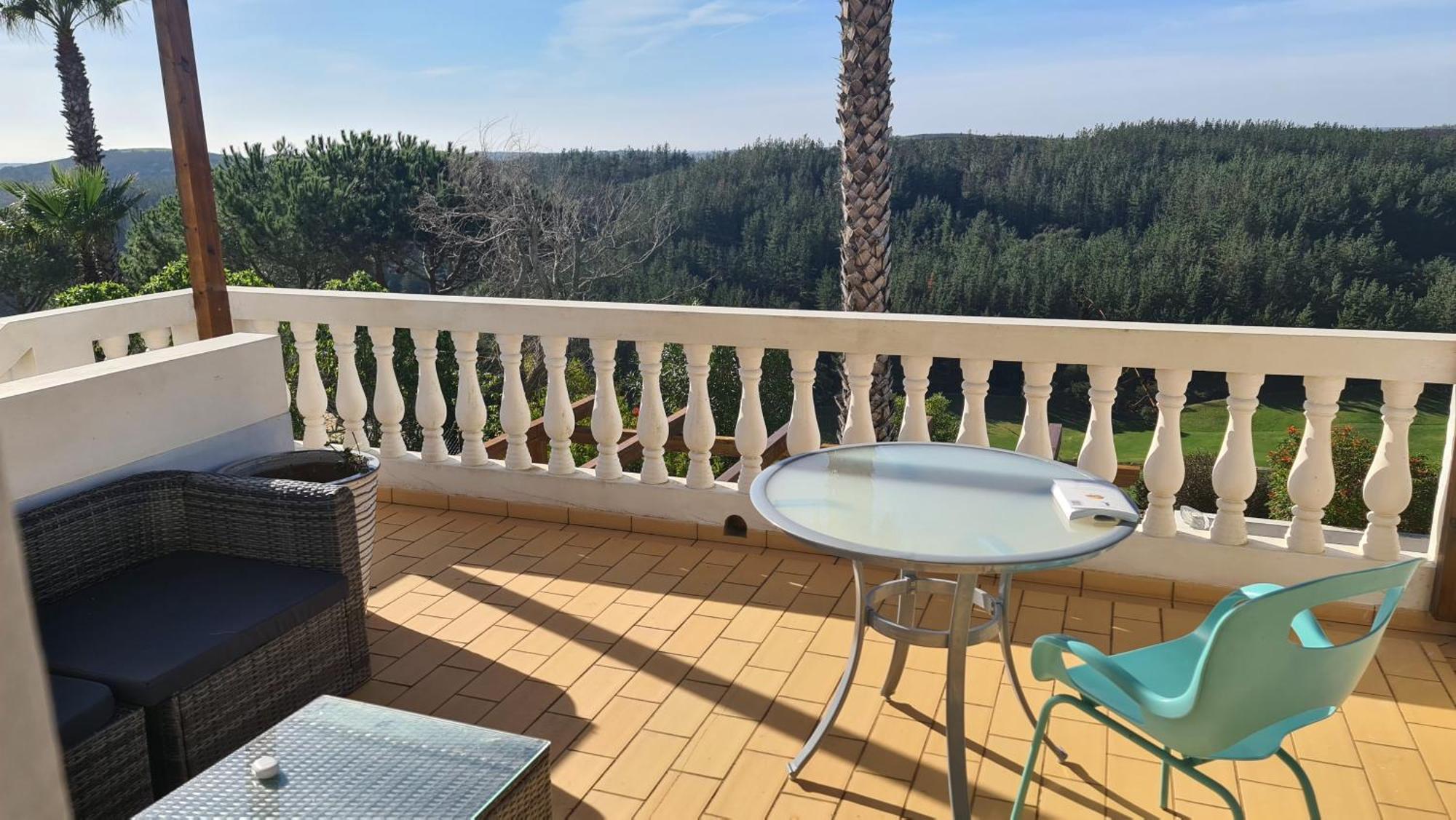 Stunning With Pool & View Near *