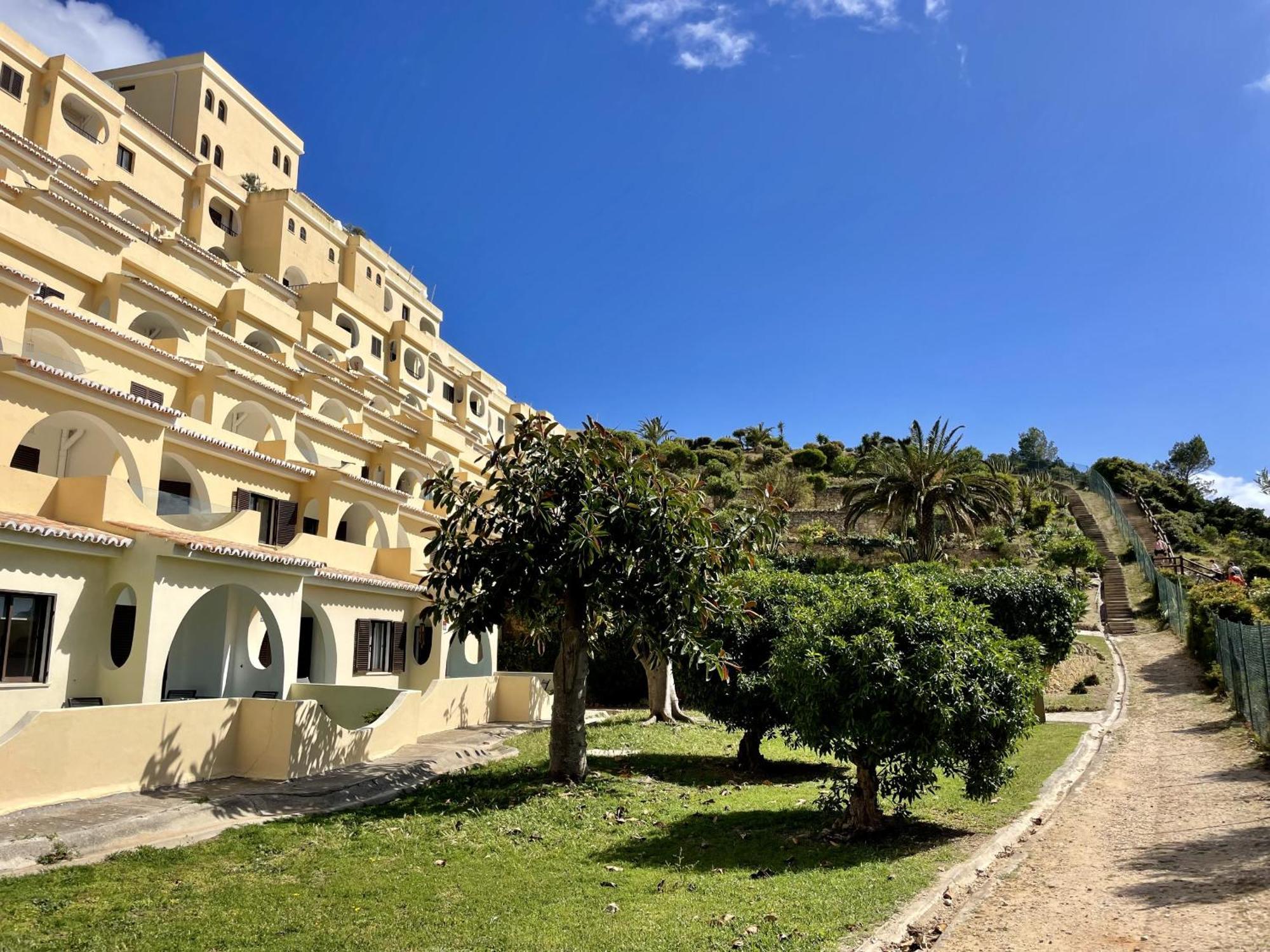 Apartment In Opposite Of Colina Sol 1108 *