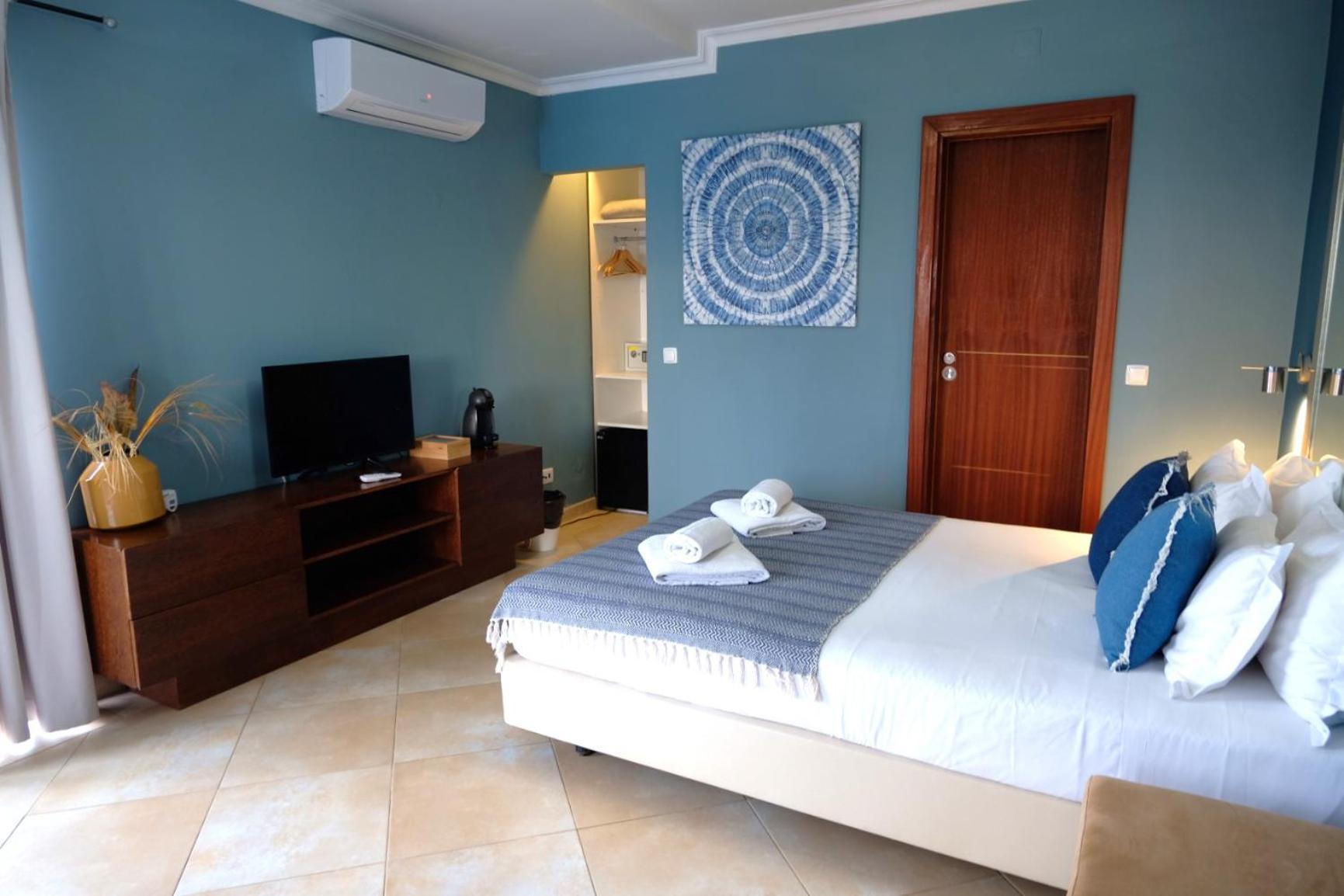 Arrifana Destination Acomodação com café da manhã  3*