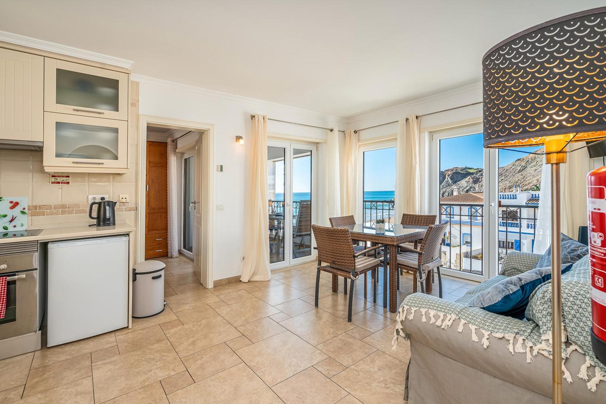 1 In Apartment