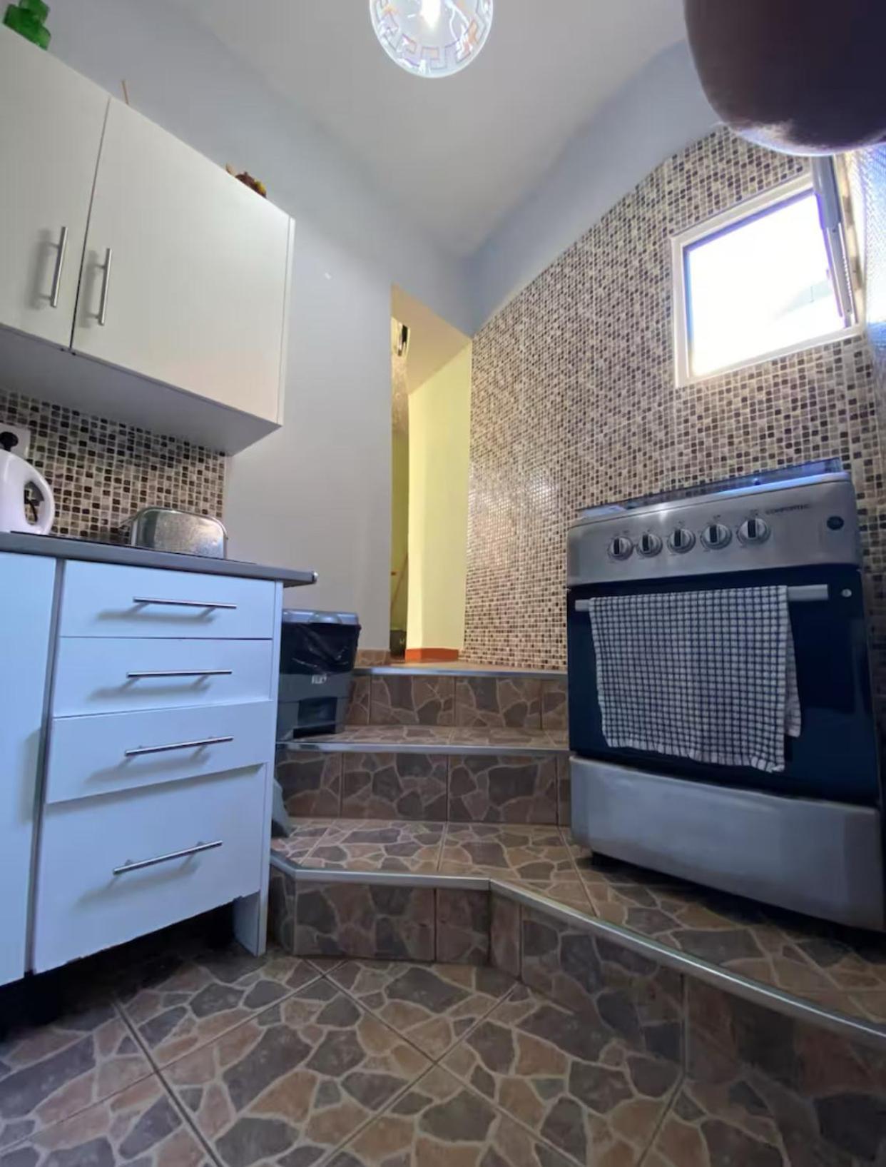 2 Bed , Sea View, 10 Minutes Walk To The Apartamento